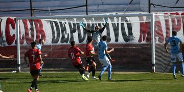 Facundo Castelli, ex Instituto, convirtió el gol del triunfo sobre Estudiantes (Vía País).