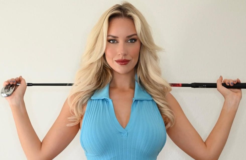 Paige Spiranac, la “golfista más linda del mundo”, se disfrazó para Halloween: malla enteriza cavada, boina roja y trenzas