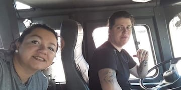 María Calderón y Lorena Fontanarrossa, integrantes del cuerpo de bomberos voluntarios de Las Heras.