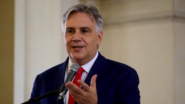 Martín Llaryora es operado por una hernia epigástrica que le generó molestias desde hace un tiempo. (José Gabriel Hernández / La Voz)