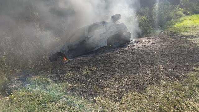 Circulaba con su automóvil cuando se incendió, incinerándose por completo.