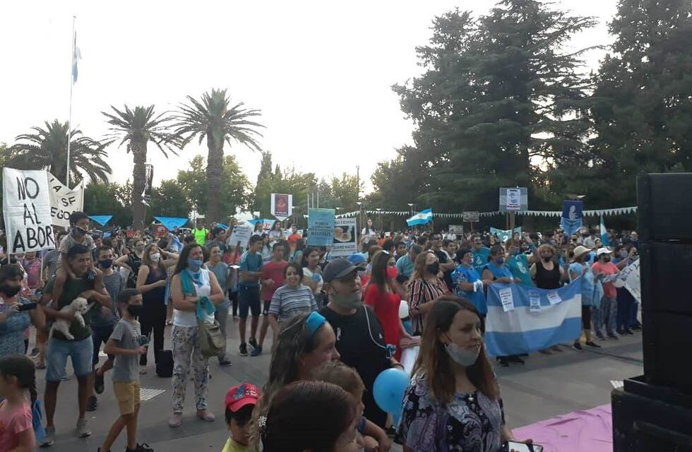 En la previa al tratamiento en el Congreso, marchas y vigilia en rechazo a la legalización del aborto