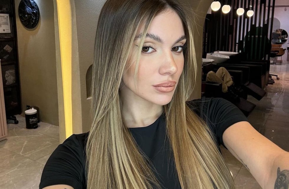 Sasha Ferro paralizó Instagram con un corset mega escotado y transparencias