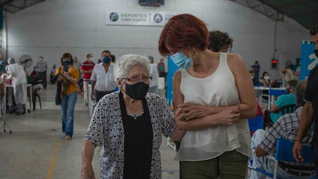 Los adultos mayores, la prioridad para la inmunización en Córdoba.