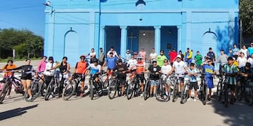 “Más comunidad, más salud”: bicicleteada, puestos sanitarios y circuito cultural en Santa Ana.