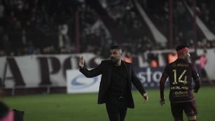 El técnico de Talleres, Javier Gandolfi, reconoció que la ventaja que sacó River es difícil de descontar.