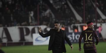 El técnico de Talleres, Javier Gandolfi, reconoció que la ventaja que sacó River es difícil de descontar.