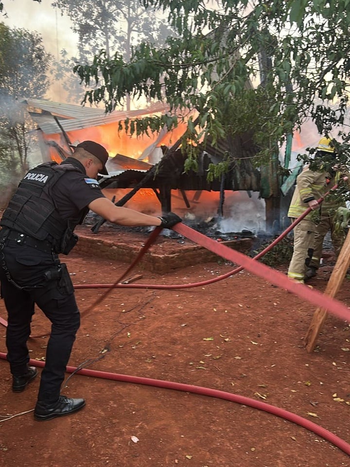 Tragedia en El Soberbio: un niño de 3 años murió en un incendio que destruyó su vivienda.