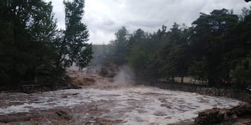 Las lluvias aumentaron los cauces de los ríos serranos, como el Santa Rosa, en Calamuchita.
