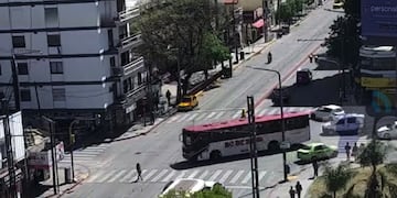 Un colectivo de Ersa atropelló a una mujer policía en Córdoba.