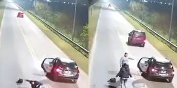 Pudo ser una tragedia: una mujer se tiró de un auto en movimiento