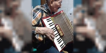 Le robaron el acordeón a un hombre de 89 años que lo utilizaba para combatir la depresión