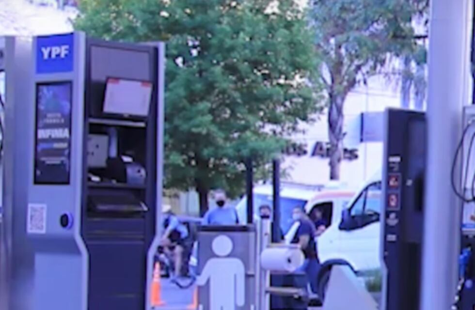 Automovilistas iguazuenses se trasladan a Eldorado para cargar combustible