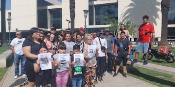 Repartidores, amigos y familiares de la víctima fueron al Centro de Justicia Penal.