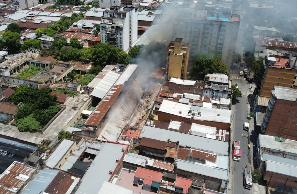 Un voraz incendio arrasó el icónico Mercado Persia