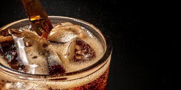 Cómo hacer para mantener el gas de las bebidas abiertas: dos alternativas virales de TikTok.