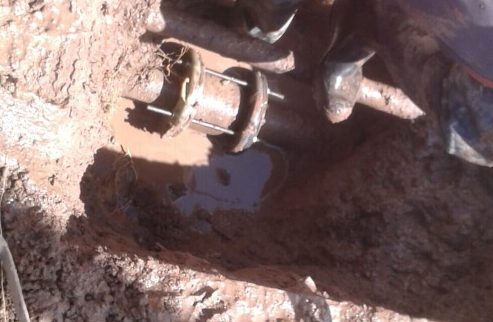 Obras Sanitarias de Tres Arroyos realiza reparaciones en calles de la ciudad