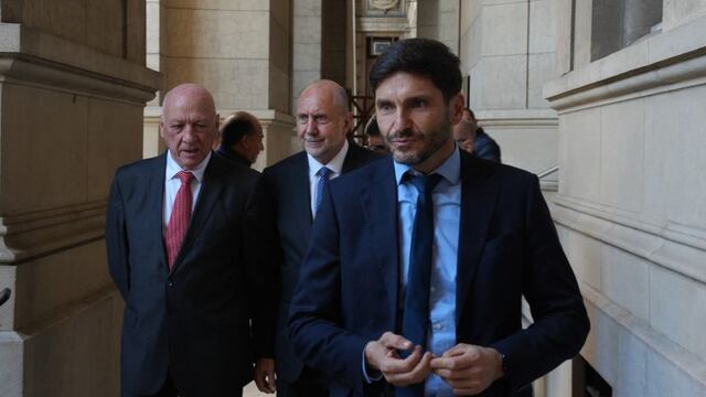 Pullaro, acompañado por Bonfatti y por Perotti, en el reclamo de la deuda de Nación ante la ANSeS