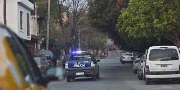 Una mujer está internada en grave estado tras un robo en barrio San Vicente. (Facundo Luque / La Voz)