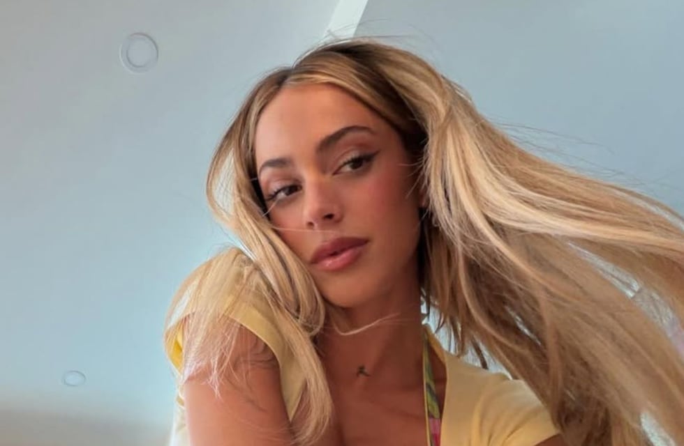 Falda semitransparente y top mega diminuto: Tini Stoessel arrasó con un look veraniego y casi muestra de más