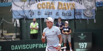 El argentino Sebastián Báez festeja su victoria en Copa Davis, ante República Checa.