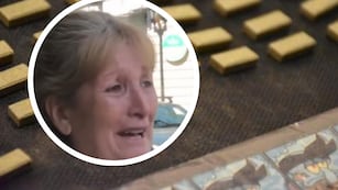 La mujer de 62 años tuvo que dejar su hogar porque su hijo tiene esquizofrenia y es violento con ella.