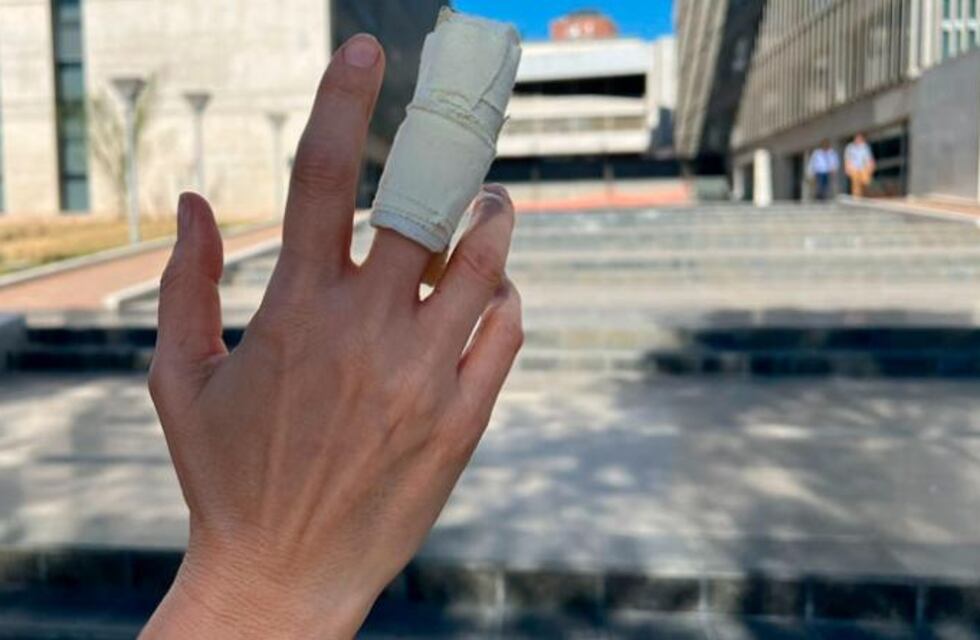 Inseguridad en Córdoba: la directora de un colegio fue asaltada y le quebraron un dedo