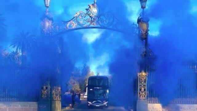 Así despidieron los hinchas, en los portones del parque General San Martín, al plantel de Independiente Rivadavia, previo al viaje hacia San Juan donde enfrentó a Gimnasia de Jujuy por la Primera Nacional.