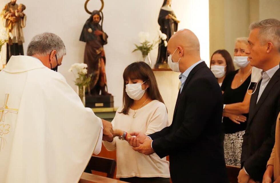 Autoridades de Carlos Paz estuvieron presentes en la Misa de Pascua en la Iglesia Nuestra Señora del Carmen