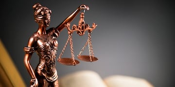 La Justiciad e San Juan absolvió y liberó al gendarme acusado de violar a su hijastra.