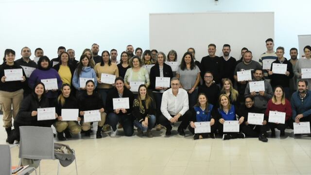 Entrega de certificados del programa de Formación para Aspirantes a Mandos Medios