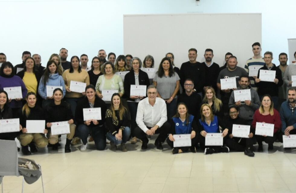 Entrega de certificados del programa de Formación para Aspirantes a Mandos Medios