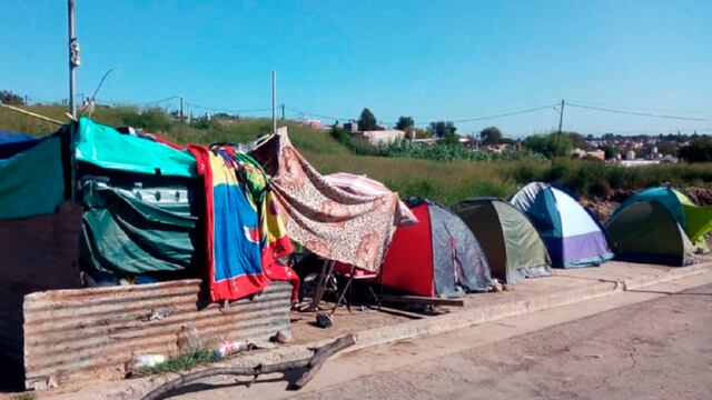 En Villa Urquiza acamparon para pedir por viviendas (foto, web de radio Suquía).