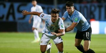 El cordobés Paulo Dybala reemplazó a Lionel Messi en el partido ante Uruguay. Jugó 45 minutos (AP).