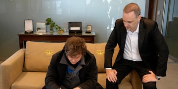 Milei firmó el proyecto de reforma laboral (Manuel Adorni en X).