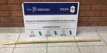 Golpeó con un palo a una mujer y fue detenido