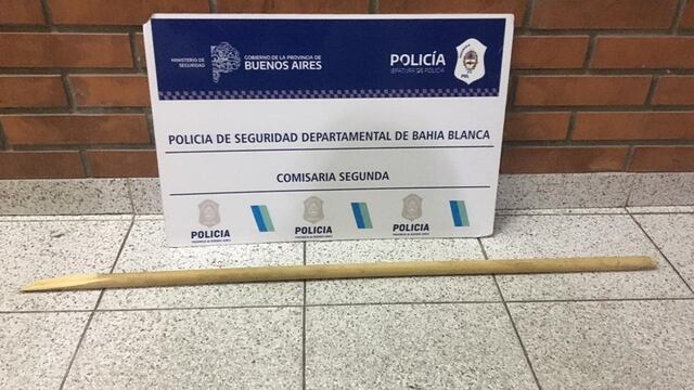 Golpeó con un palo a una mujer y fue detenido
