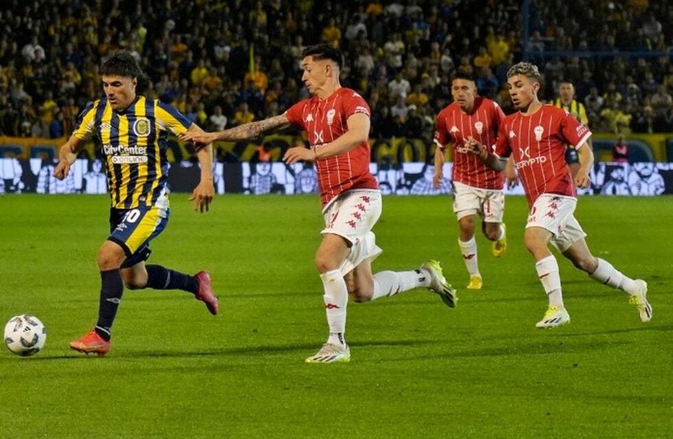 Rosario Central volvió a ganar con magia de Jaminton Campaz y complicó aún más a Huracán