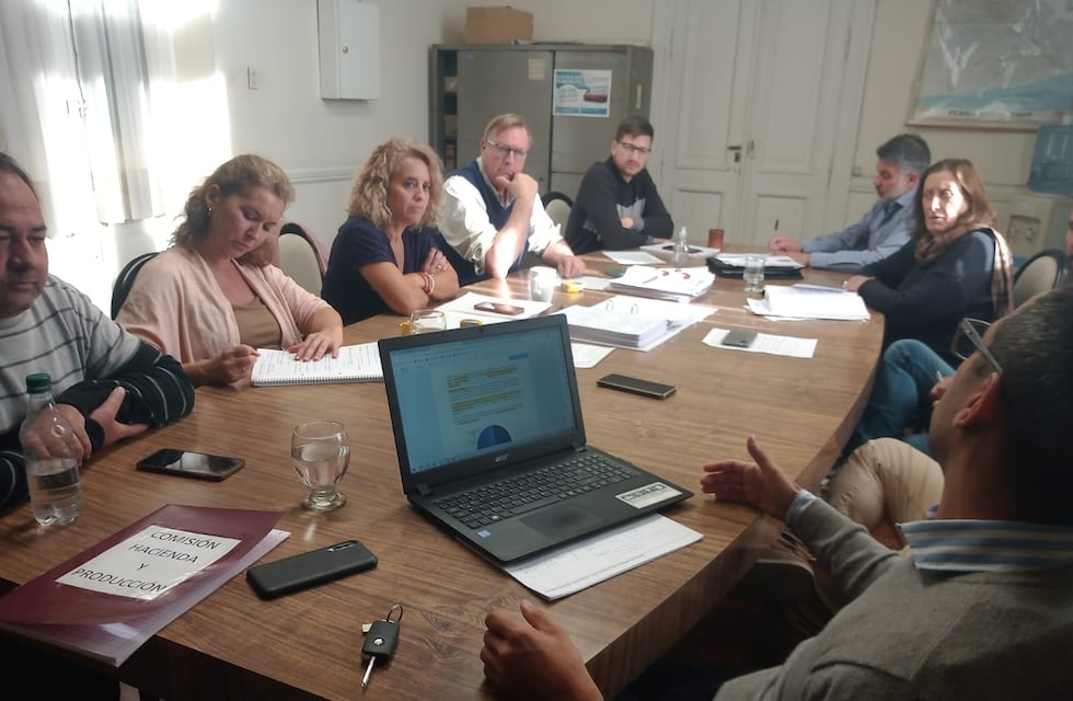 Rodríguez informó sobre los números del Centro Municipal de Salud de Tres Arroyos a la Comisión de Hacienda