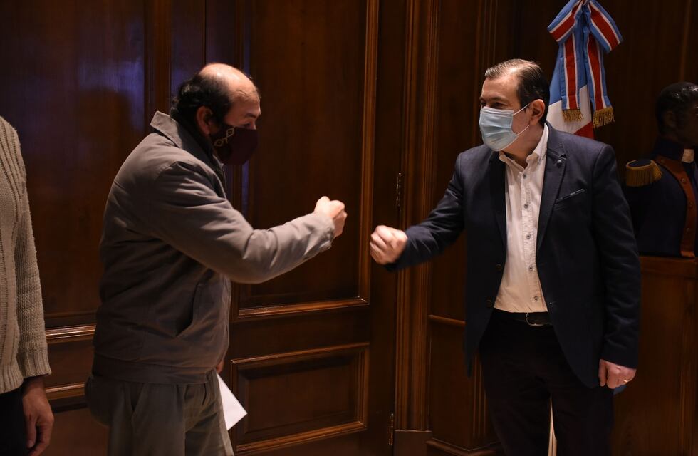 Entregaron asistencia económica a pequeños productores caprinos, porcinos y ovinos
