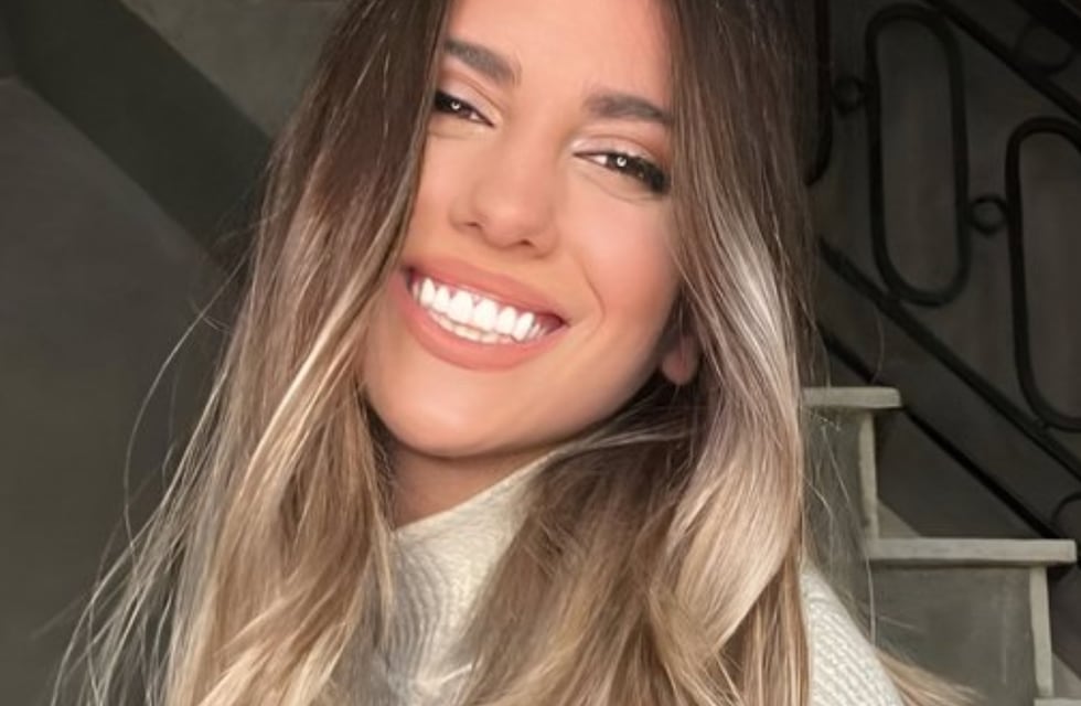 Cinthia Fernández deslumbró con un minishort y un top con transparencias que muestra “de más”