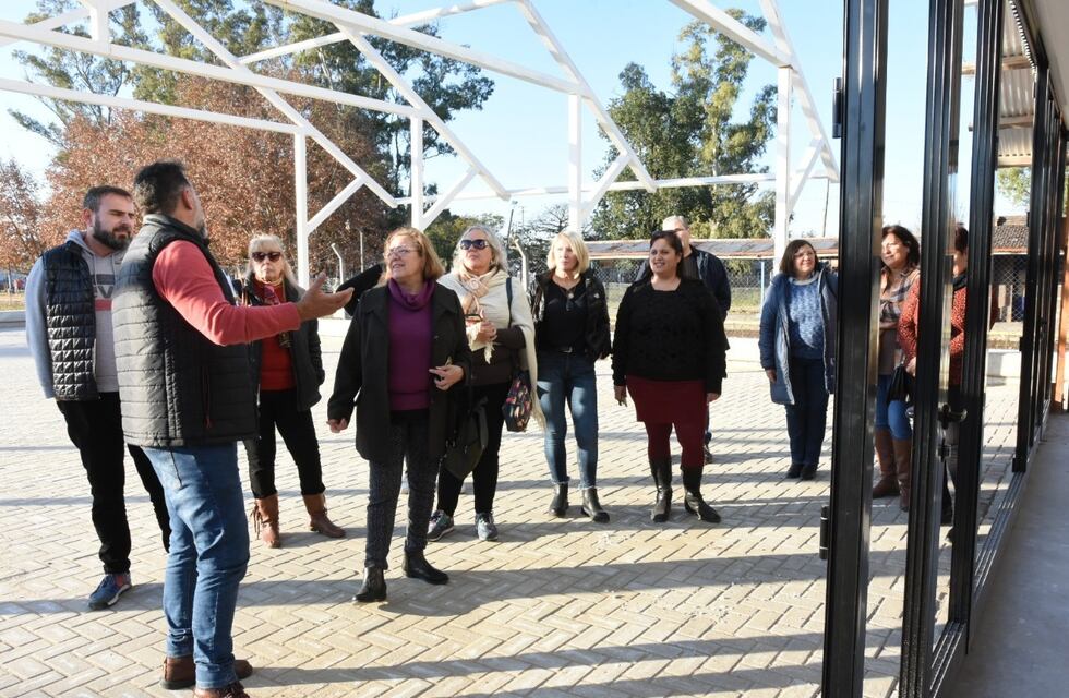 Vecinos satisfechos por el avance de la obra del Centro Recreativo Metropolitano La Estación