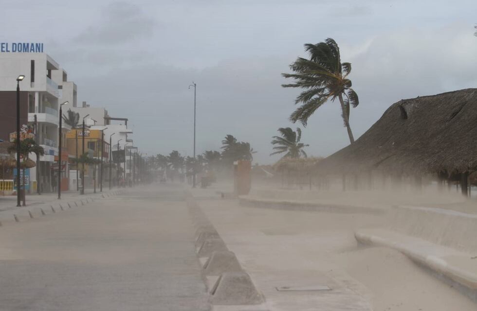 El huracán Grace pasó a nivel 2 y tocó tierra en la costa de México