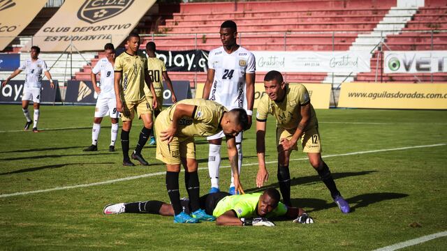 Por las bajas acumuladas por coronavirus, un equipo colombiano jugó con siete jugadores