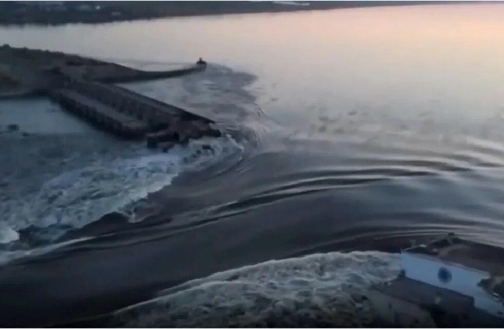 Guerra Rusia - Ucrania: se destruyó parte de una represa en Jersón y 24 pueblos están inundados
