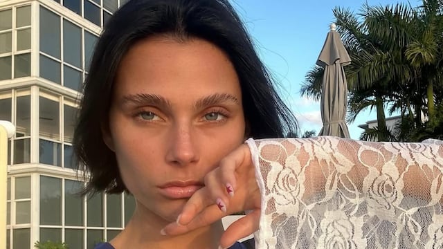 En medio del éxito de En El Barro, Valentina Zenere se robó todas las miradas con un minivestido y tapado de piel