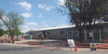 Continúan los trabajos de ampliación y remodelación de la guardia del hospital Enfermeros Argentinos en General Alvear.
