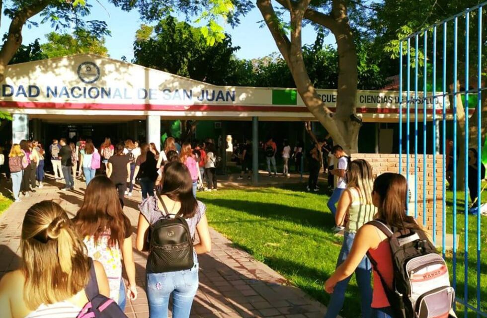 Un estudiante de la Universidad de San Juan tiene un lindo gesto con sus compañeros y se viralizó en Tiktok