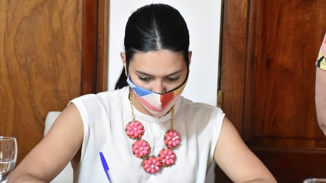 La intendenta de Santa Rosa, Flor Destéfanis, confirmó el pago de $2.500.000 por una deuda que tiene con el Arzobispado de Mendoza.