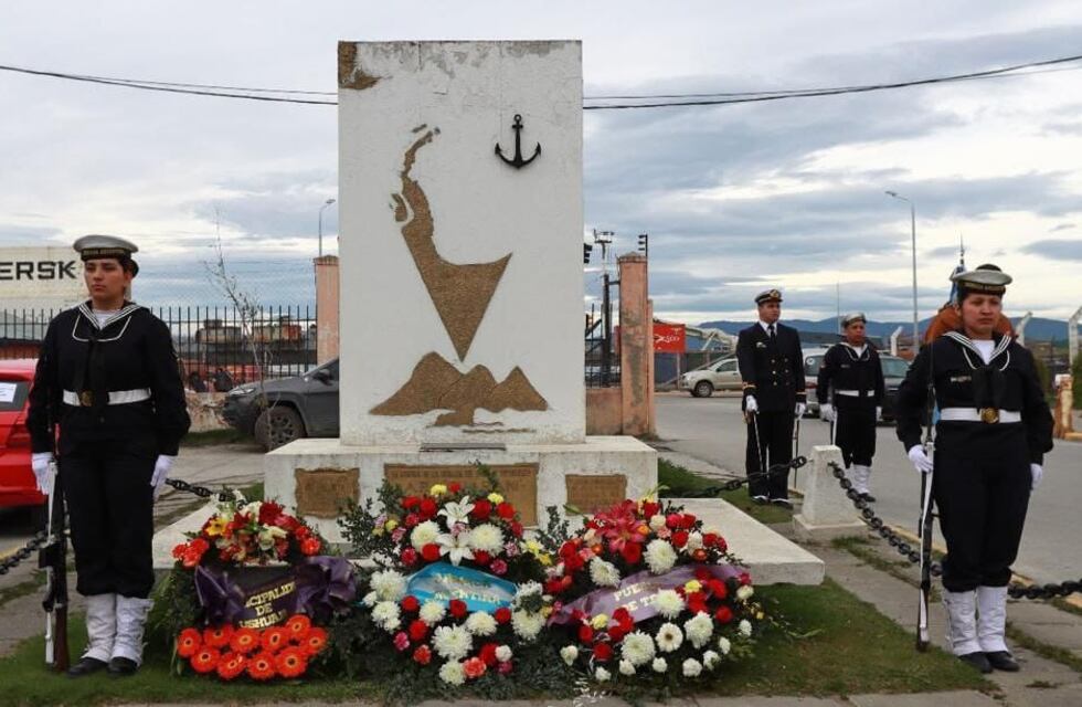 Acto conmemorativo por el 64° Aniversario del Hundimiento del A.R.A Guaraní